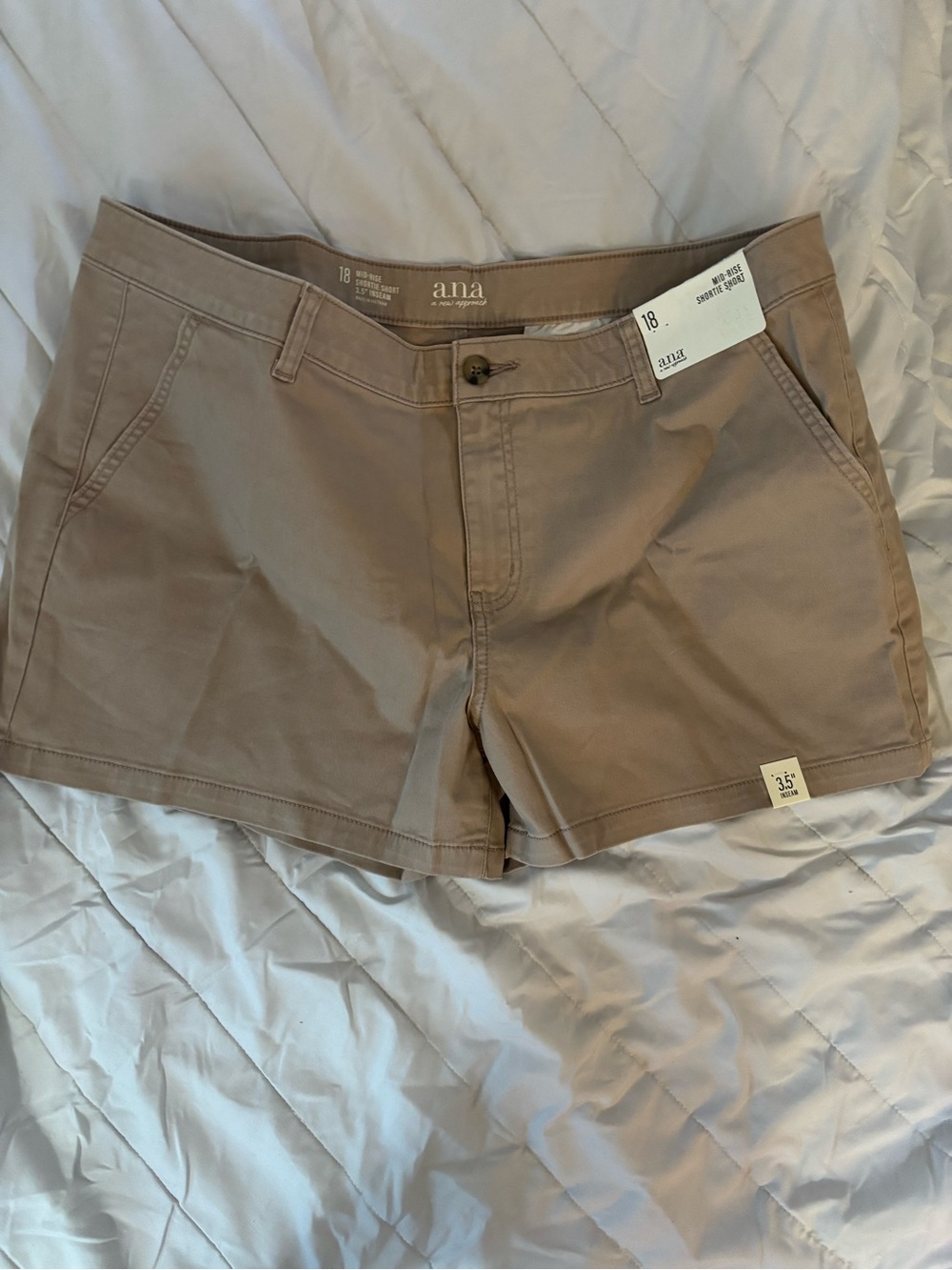 a.n.a Classic Women’s Khaki Shorts - Neutral Tan